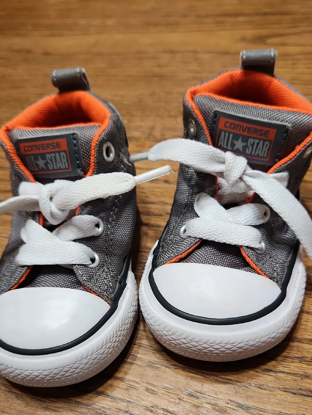 Converse Kids Charcoal Gray & Tangerine Size 5